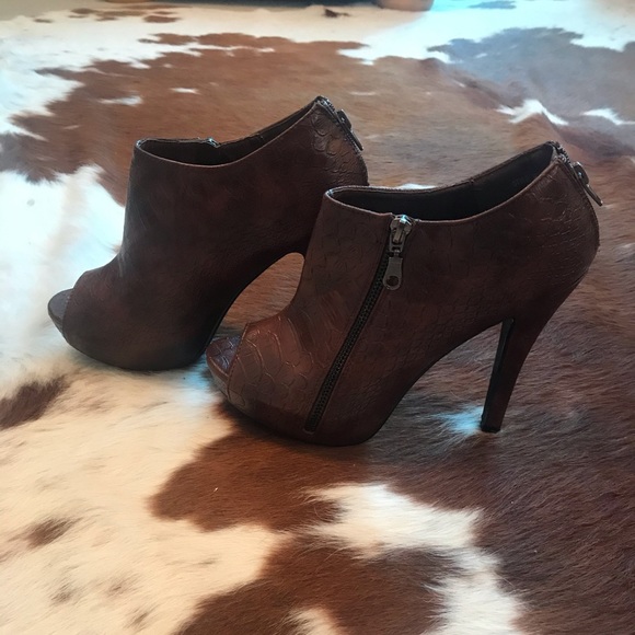 PEEP TOE SNAKE PRINT BOOTIES - Picture 3 of 8